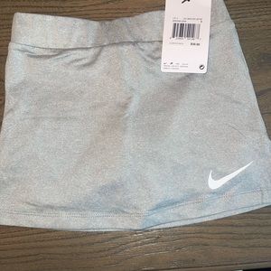 Brand NEW size 5 Girls Gray Nike Skort